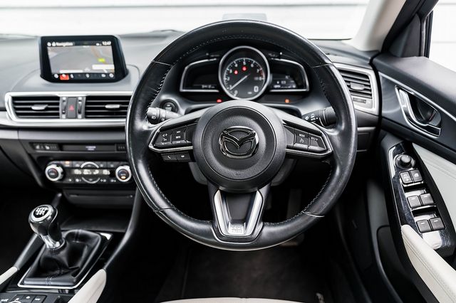 2017 MAZDA Mazda3 Fastback 2.0 SKYACTIV-G 120PS Sport Nav - Picture 18 of 47