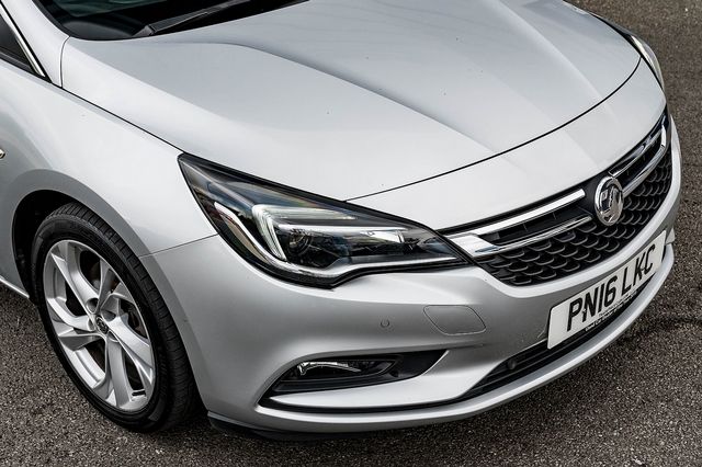 2016 VAUXHALL Astra SRi 1.6CDTi 136PS S/S - Picture 11 of 44