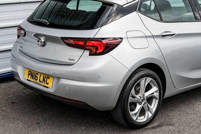 2016 VAUXHALL Astra SRi 1.6CDTi 136PS S/S - Picture 14 of 44