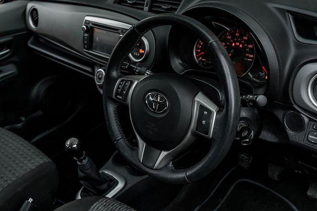 2013 TOYOTA Yaris 1.33 VVT-i TR - Picture 18 of 22