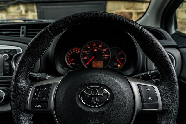 2013 TOYOTA Yaris 1.33 VVT-i TR - Picture 20 of 22
