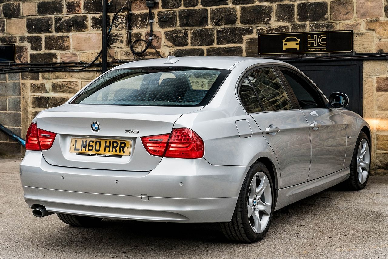 2010 BMW 3 Series 318d Exclusive Edition NAV - Picture 2 of 45