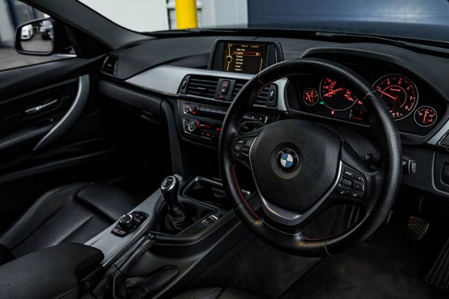 2012 BMW 3 Series 320d Sport - Picture 6 of 16