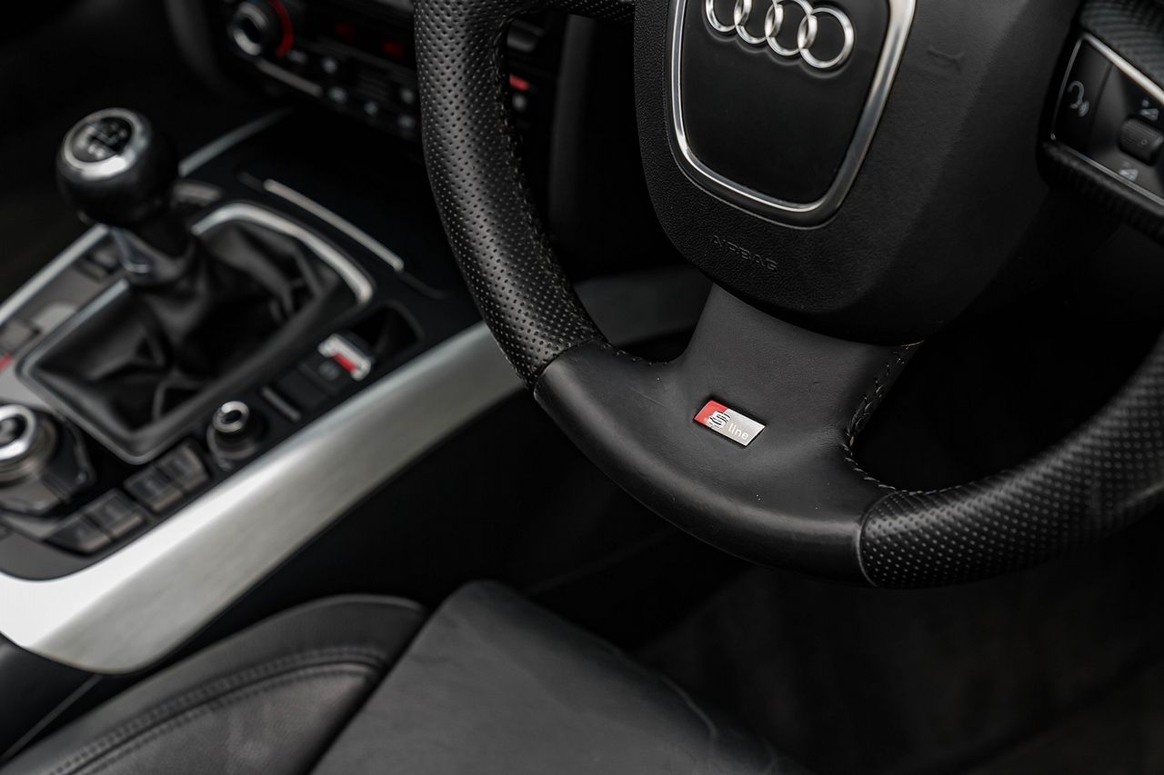 2011 AUDI A5 2.0 TDI 170PS 6-speed manual S line - Picture 33 of 45