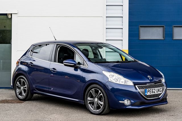 2012 PEUGEOT 208 Allure 1.6 e-HDi Stop and Start 92