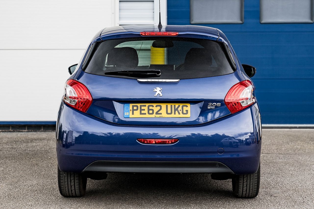 2012 PEUGEOT 208 Allure 1.6 e-HDi Stop and Start 92 - Picture 4 of 38