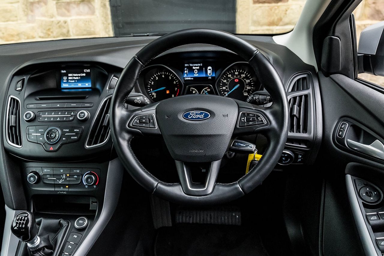 2015 FORD Focus Zetec 1.0T 125PS EcoBoost - Picture 19 of 41