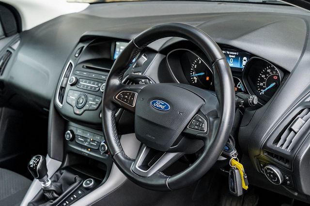2015 FORD Focus Zetec 1.0T 125PS EcoBoost - Picture 21 of 41