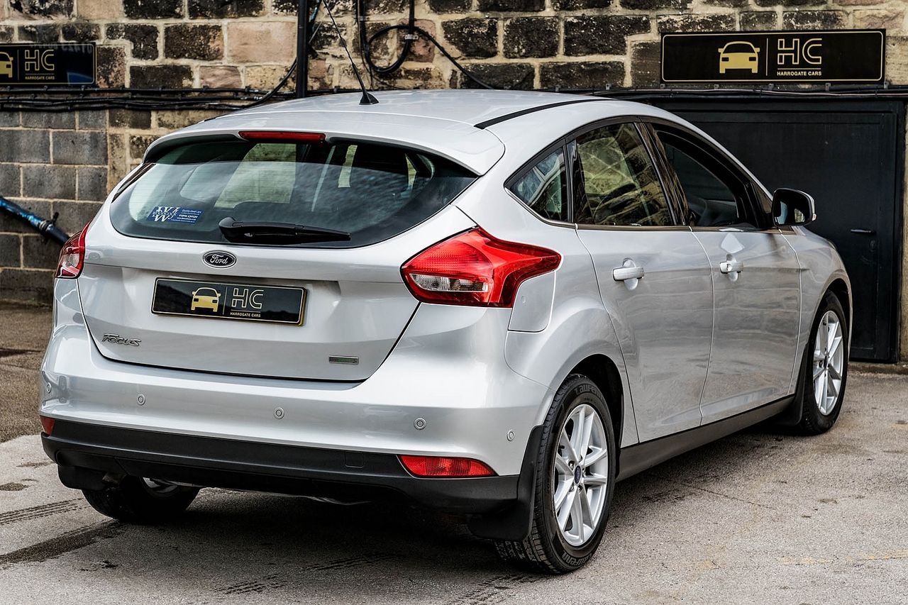 2015 FORD Focus Zetec 1.0T 125PS EcoBoost - Picture 2 of 41