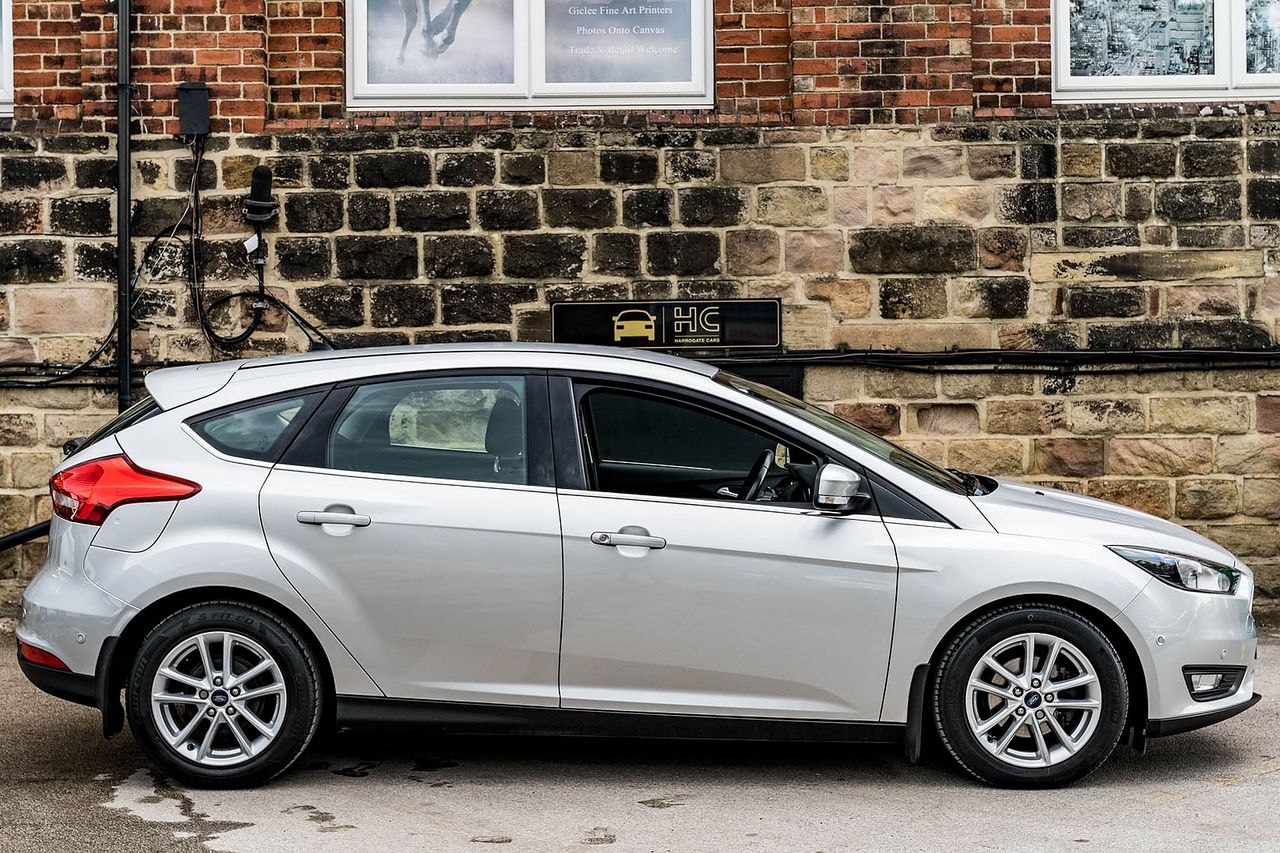 2015 FORD Focus Zetec 1.0T 125PS EcoBoost - Picture 5 of 41