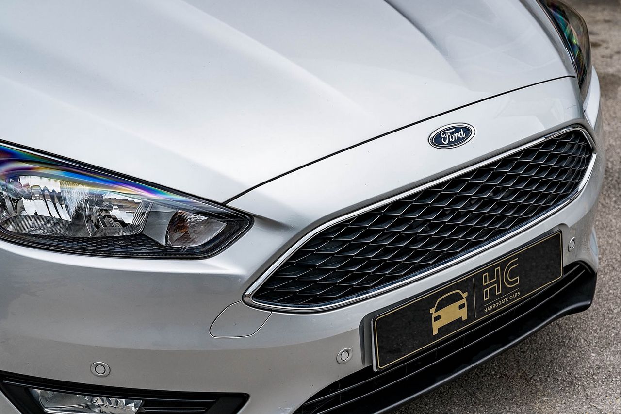 2015 FORD Focus Zetec 1.0T 125PS EcoBoost - Picture 9 of 41