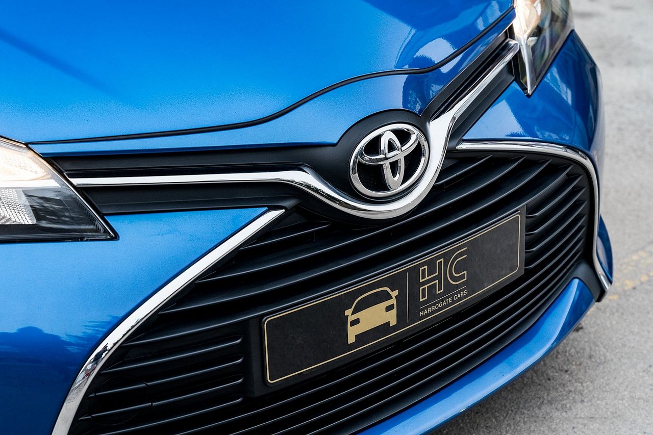 2015 TOYOTA Yaris 1.4 D-4D Icon - Picture 10 of 35