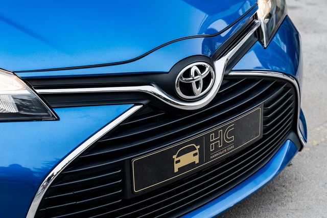 2015 TOYOTA Yaris 1.4 D-4D Icon - Picture 10 of 35