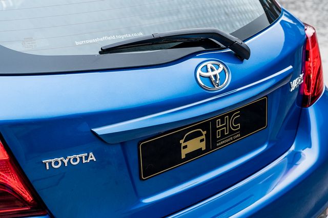 2015 TOYOTA Yaris 1.4 D-4D Icon - Picture 13 of 35