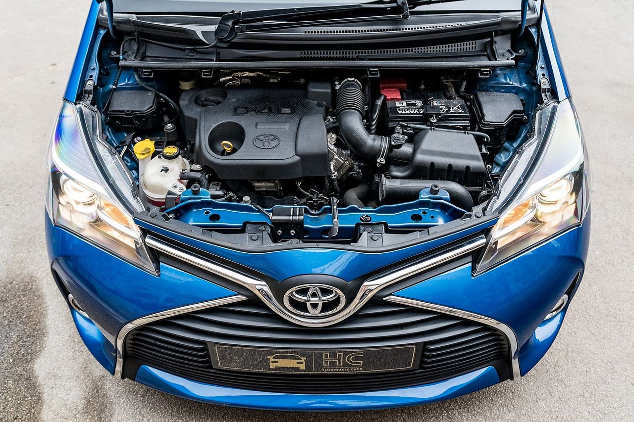 2015 TOYOTA Yaris 1.4 D-4D Icon - Picture 14 of 35