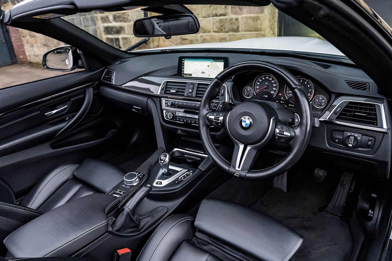 2017 BMW 4 Series M4 Convertible - Picture 34 of 79