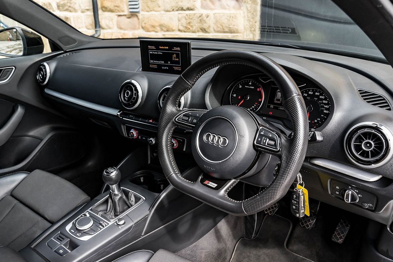 2014 AUDI A3 Sportback 2.0 TDI 150PS S line - Picture 14 of 38