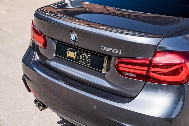 2018 BMW 3 Series 320i xDrive M Sport Shadow Edition AT - Picture 11 of 27
