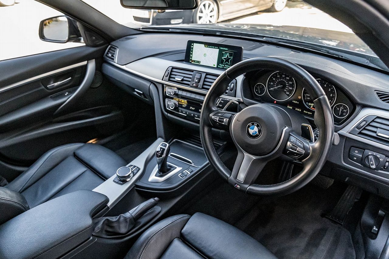 2018 BMW 3 Series 320i xDrive M Sport Shadow Edition AT - Picture 12 of 27