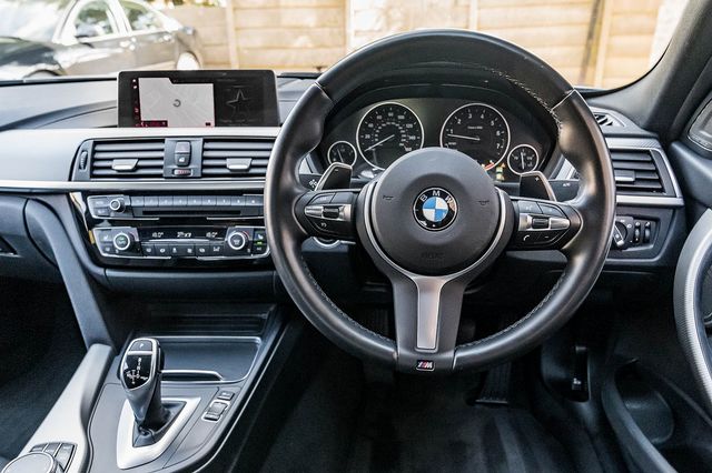 2018 BMW 3 Series 320i xDrive M Sport Shadow Edition AT - Picture 16 of 27
