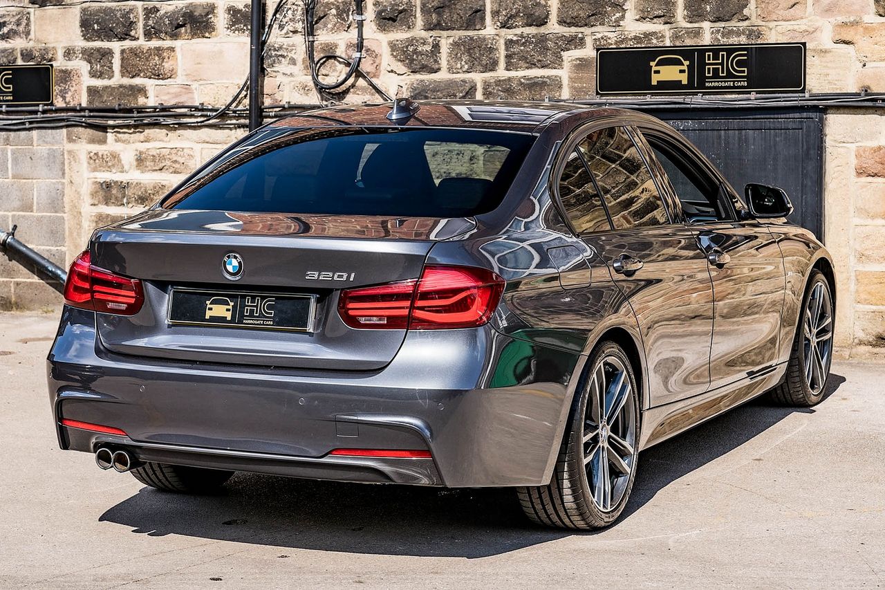 2018 BMW 3 Series 320i xDrive M Sport Shadow Edition AT - Picture 2 of 27