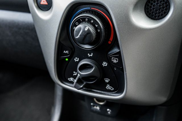 2014 PEUGEOT 108 1.0 Active - Picture 23 of 40