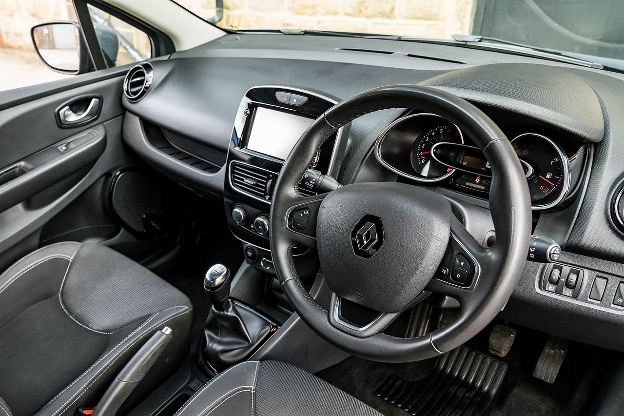 2018 RENAULT Clio Urban Nav TCe 90 - Picture 16 of 46