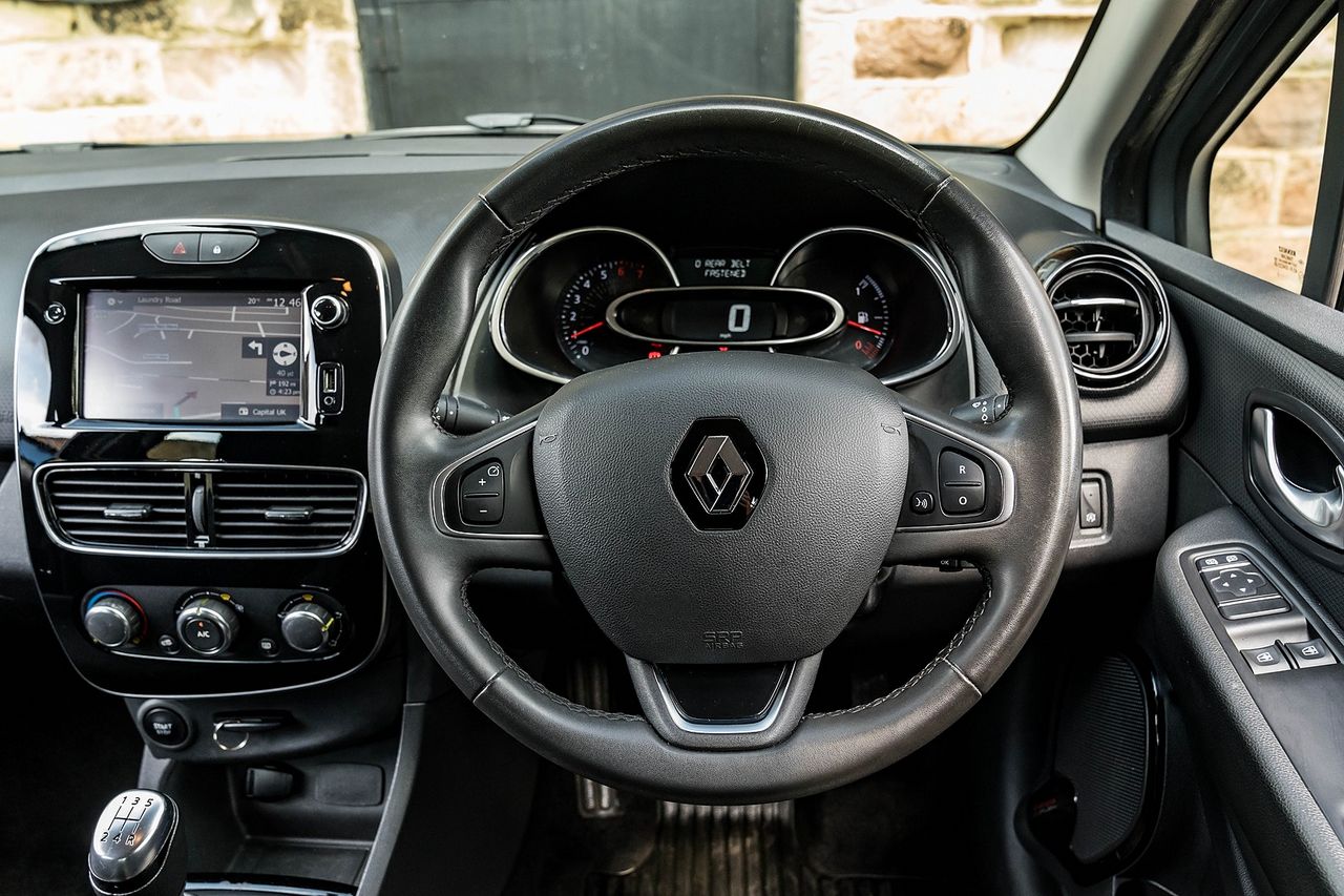 2018 RENAULT Clio Urban Nav TCe 90 - Picture 20 of 46