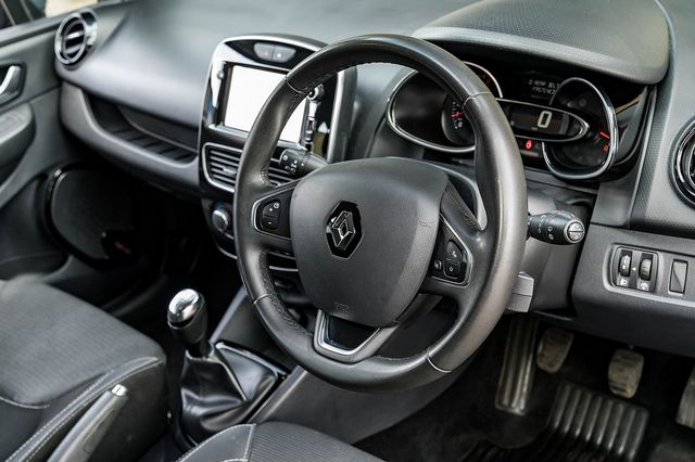 2018 RENAULT Clio Urban Nav TCe 90 - Picture 22 of 46