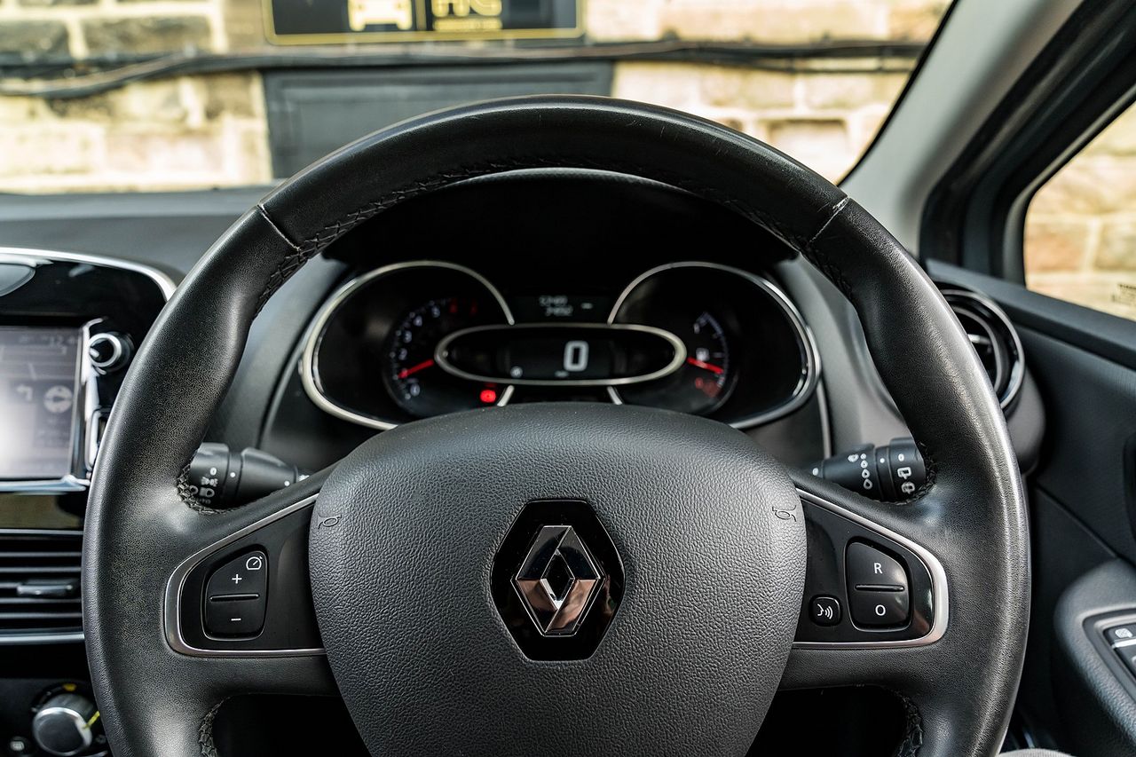 2018 RENAULT Clio Urban Nav TCe 90 - Picture 27 of 46