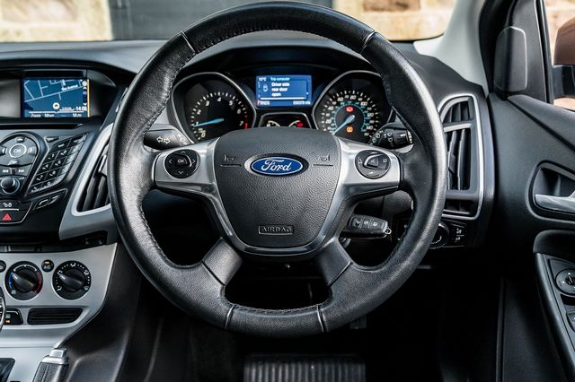 2014 FORD Focus Zetec Nav 1.6 Ti-VCT 125 PS Powershift - Picture 21 of 42